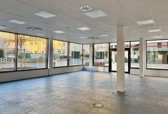 Gewerbefläche mit Schaufensterfronten
