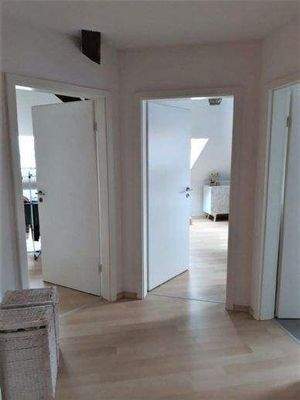 Diele mit Zugang zum Bad und zwei Schlafzimmer