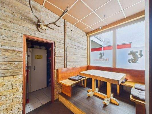 CAM03694G0-PR0042-STILL009