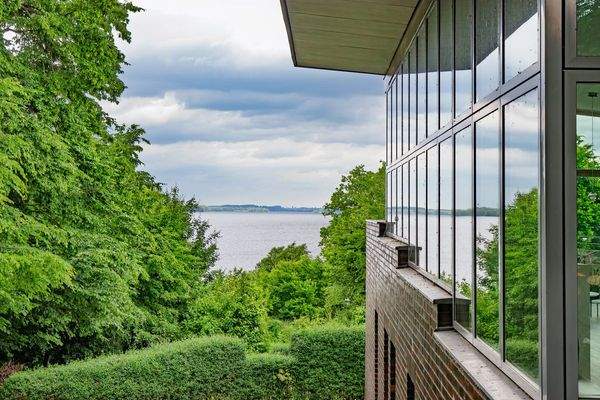 Architektenhaus mit Seeblick