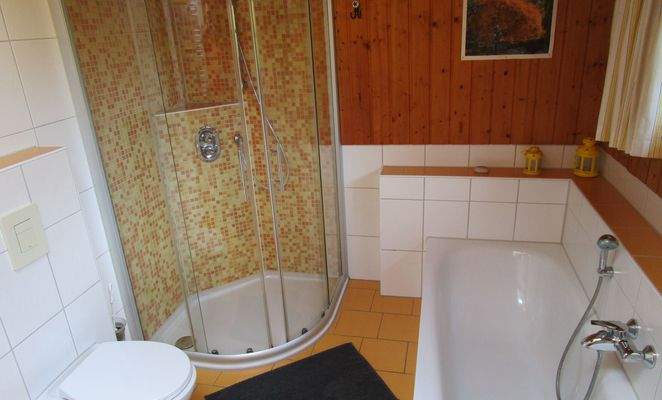 175. Badezimmer im EG.des Ferienhauses..JPG