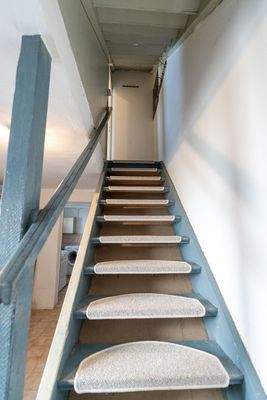 Treppe ins Untergeschoss