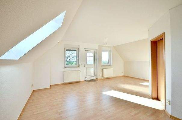 Wohnraum im ausgebauten Spitzdach über der Doppelg