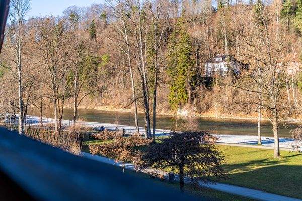 Blick vom Freisitz vor dem Wohnzimmer zur Isar