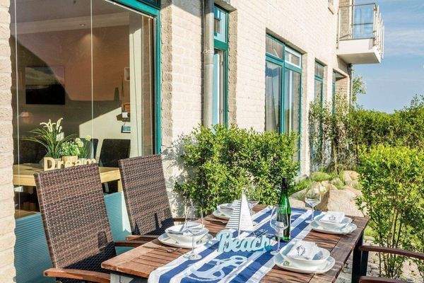 Tiefblau Terrasse.jpg