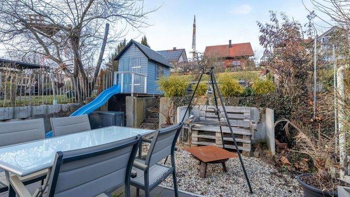 Freisitz oberhalb Garage