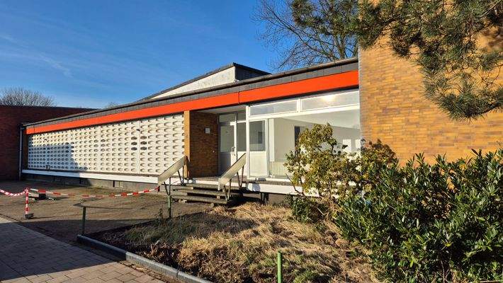 Betriebsgrundstück mit Halle und Büro