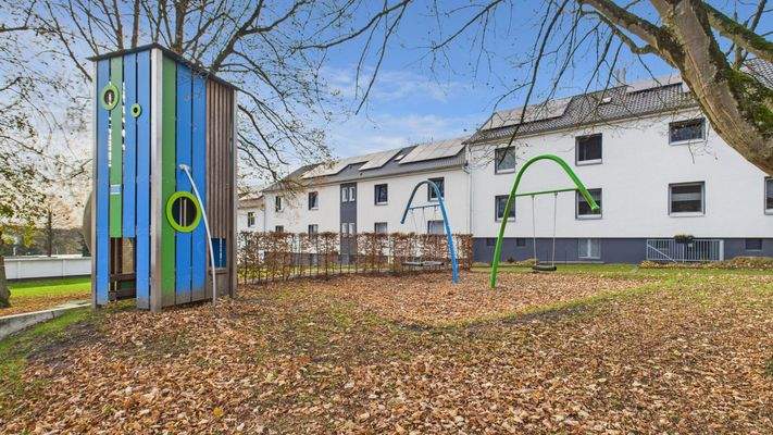 Spielplatz vor dem Haus