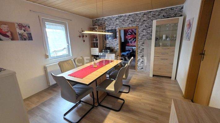 Großes Esszimmer der Wohnung OG