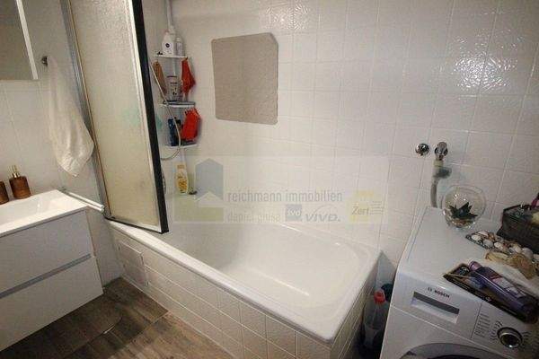 Badezimmer mit Duschwanne