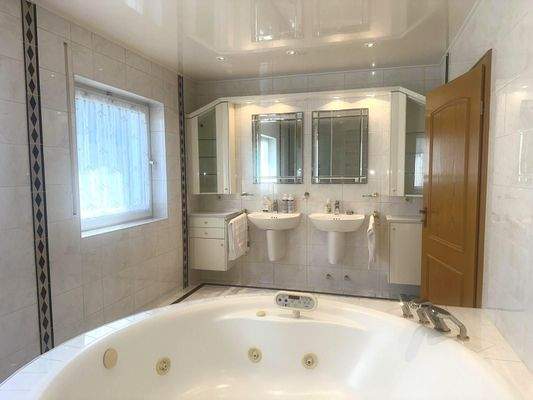 OG_Tageslichtbad mit 2 Waschbecken