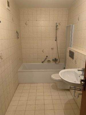 Badezimmer mit Wanne