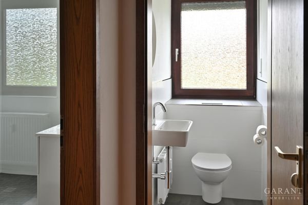 Gaeste-WC-neben-Bad