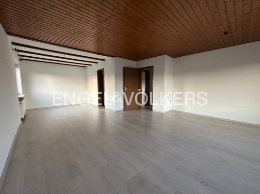 Essbereich mit direktem Zugang zur Küche und in die Diele im Obergeschoss