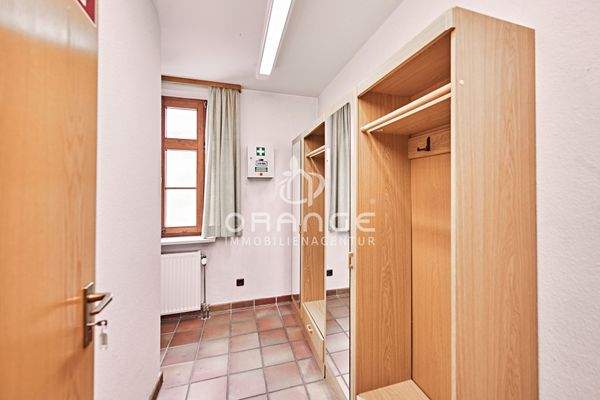 Auch eine Mitarbeitergarderobe ist natürlich vorhanden