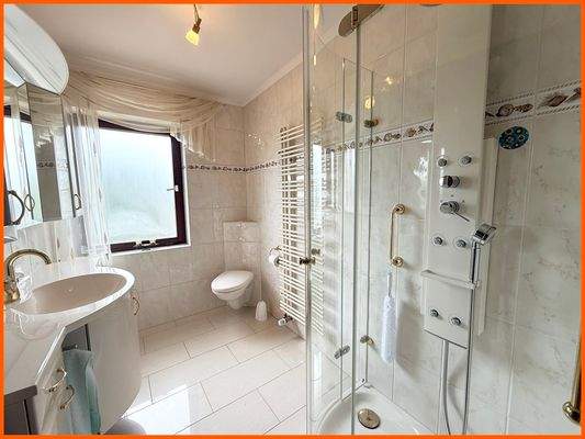 Bad mit Dusche