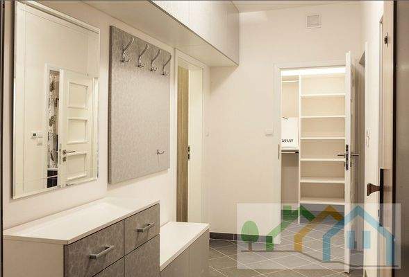 eingang_be-1230271_1280