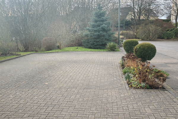 Stellplatz vor dem Haus