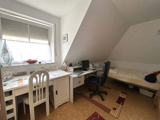Büro-/Gästezimmer DG