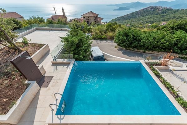 5-Budva, Tudorovici - modern villa with swimming pool and garage for two vehicles
