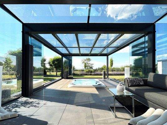 Wintergarten mit Whirlpool 