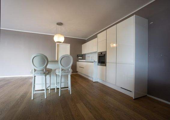 Küche mit angrenzendem Abstellraum