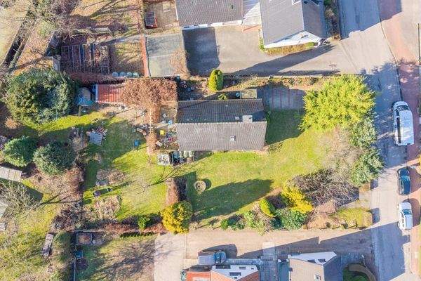 gesamtes Grundstück