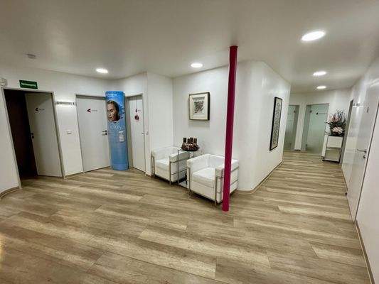 Arztpraxis im Erdgeschoss