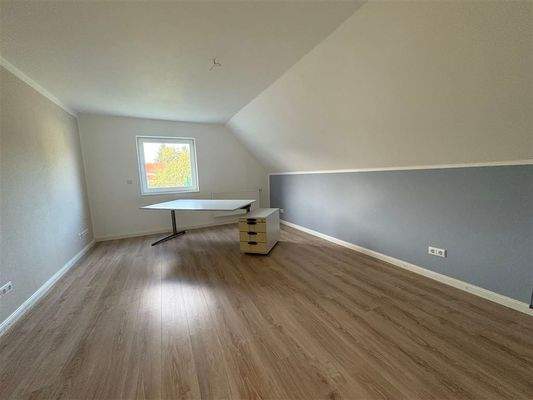 weiteres Zimmer Dachgeschoss