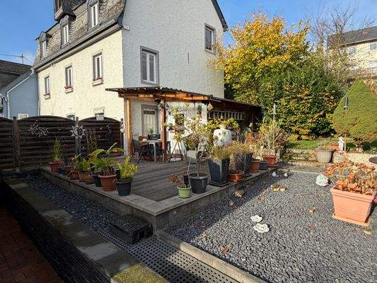 Garten mit Terrasse.jpg