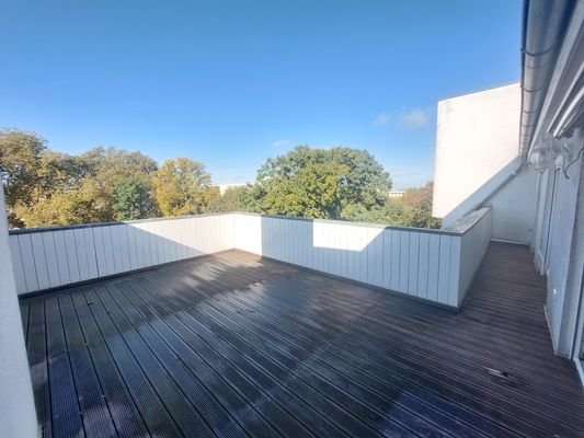 Dachterrasse mit Blick ins Grüne