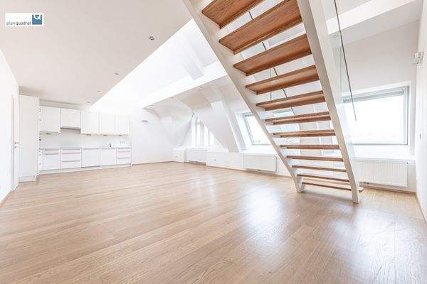 Wohn- / Esszimmer (ca. 56,10 m²) mit Küchenzeile und Aufgang zur Terrasse