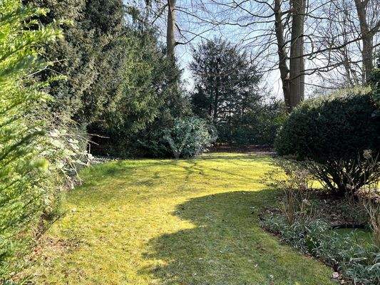 weitläufige Gartenanlage