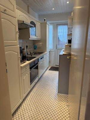 Küche mit Zugang zur Terrasse (Bungalow)