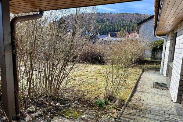 Terrasse mit Blick in den Garten