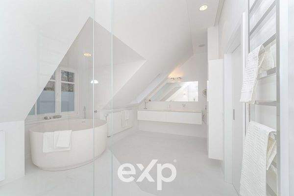 Großzügiges Badezimmer