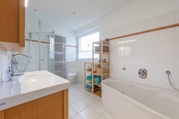 Vollbad mit Dusche