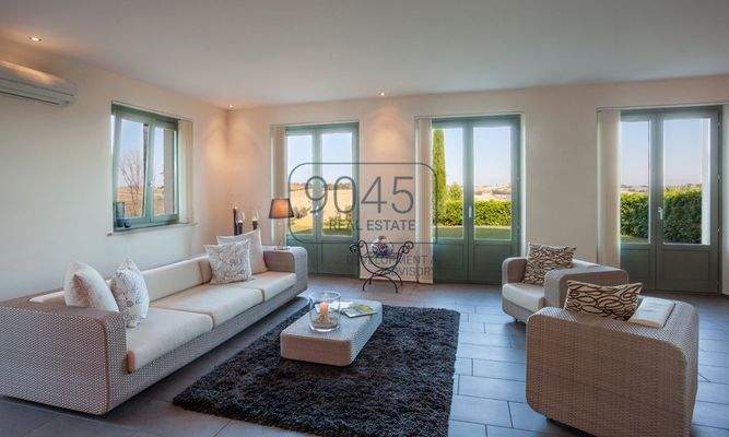 Luxusvilla mit Gästehaus und Panoramablick – Nähe Adria, Marken