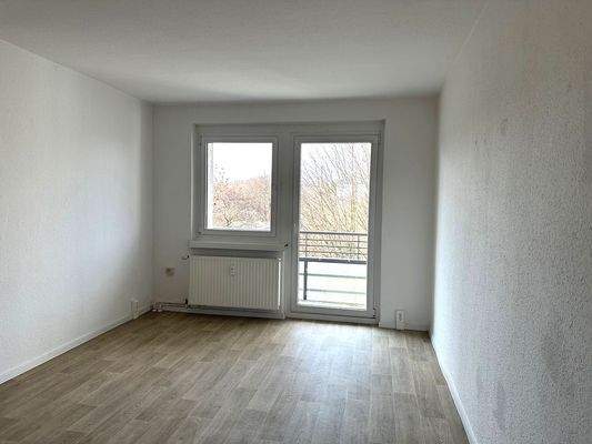 Wohnzimmer mit Balkon