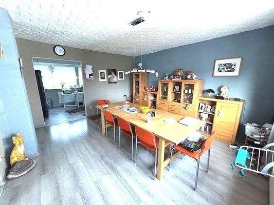 Esszimmer mit Blick zur Küche EG