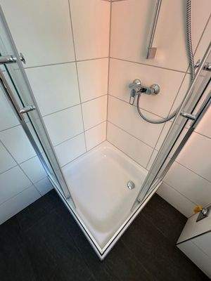 Duschecke mit Armaturen