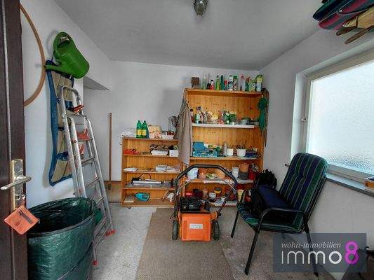 Schuppen mit Durchgang...