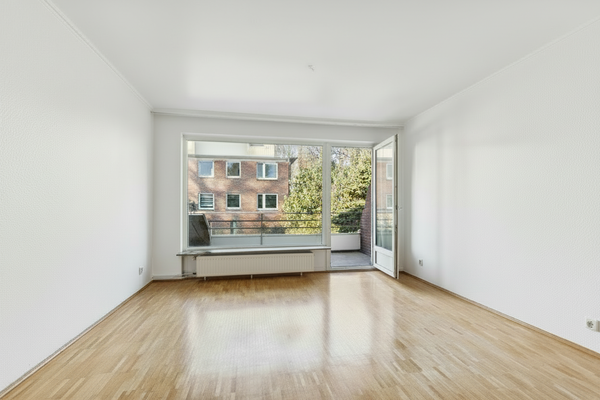 Wohnzimmer mit Balkon