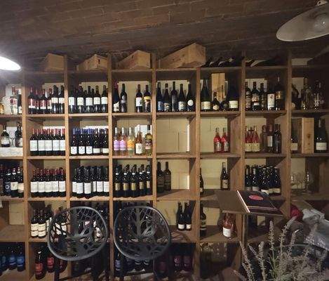 Vinothek im Gewölbek.