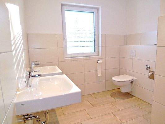 Bad mit Wanne und Dusche