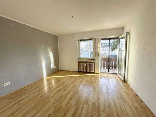 Schlafzimmer mit direktem Zugang zum Balkon