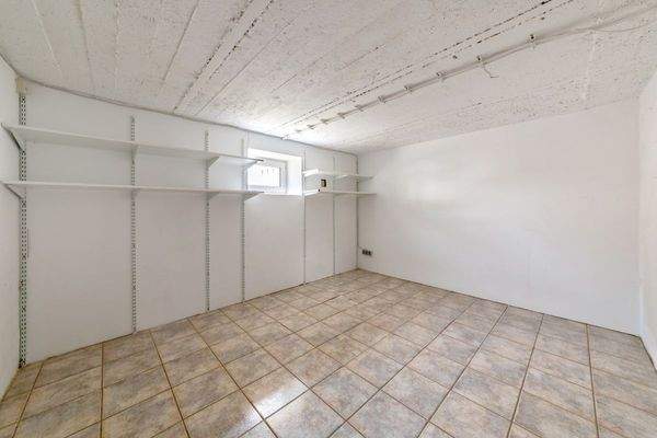 Keller: Beheizter Raum mit viel Stauraum