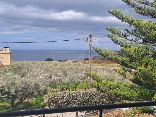 Große Villa mit offenem Meerblick und vier Mietwohnungen