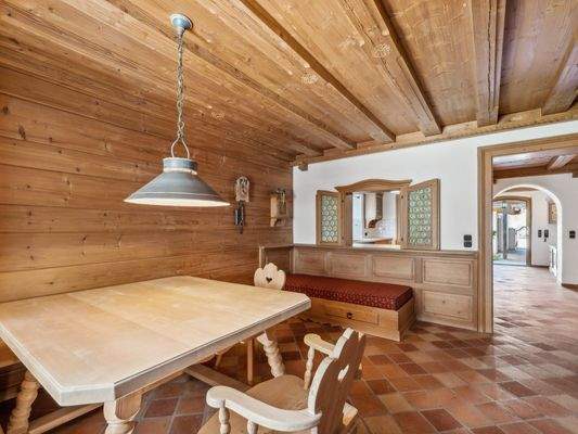 Esszimmer mit Durchreiche