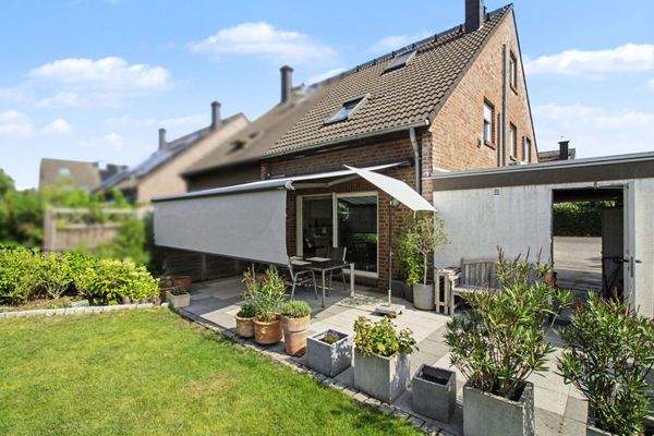 Terrasse mit Sonnenschutz